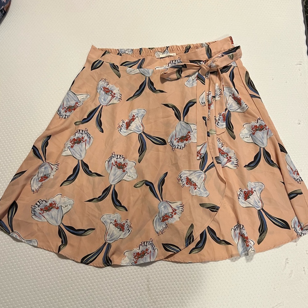 Mid thigh skirt